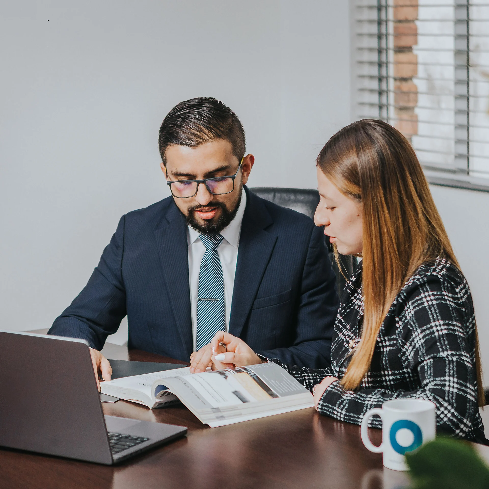 Abogados representando la firma de abogados especializados en Colombia de Muñoz Abogados